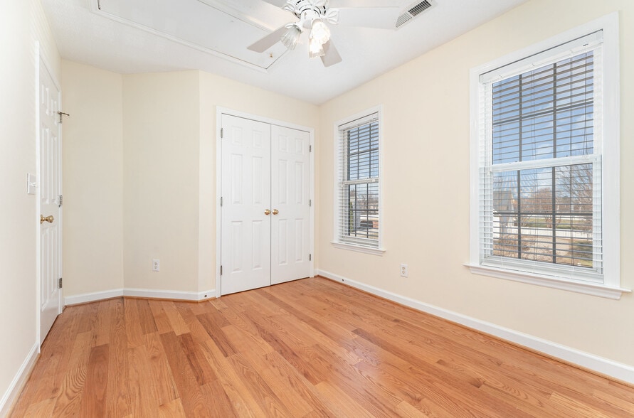 Building Photo - 4332 Southern Oak Dr