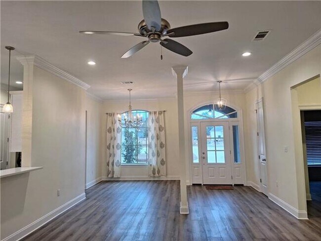 Building Photo - Absolutely stunning rental home