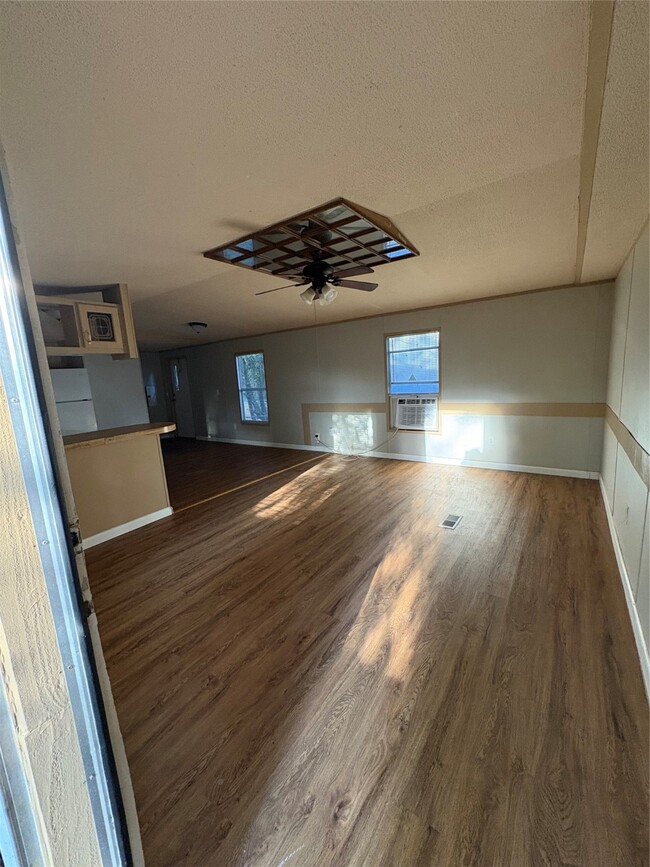 Building Photo - 210 Ridgeside Ct