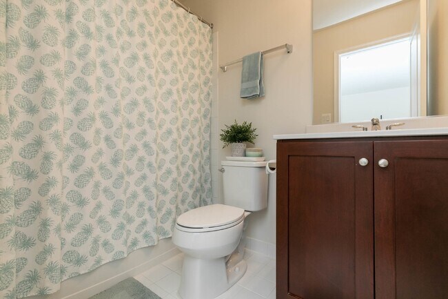 Building Photo - Luxurious 4-Bedroom Townhouse with 2 Car Garage in Manassas!