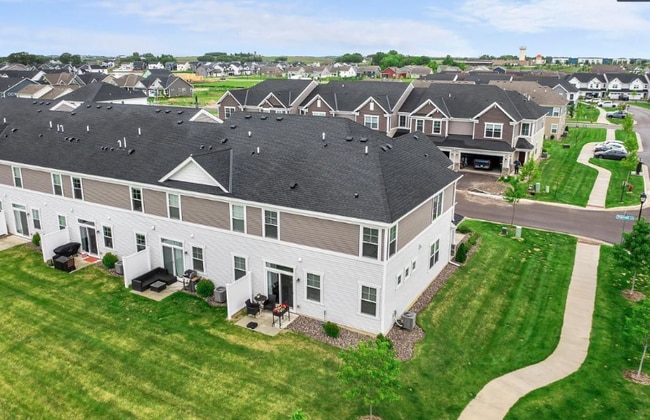 Building Photo - 1500 Dogwood Ln