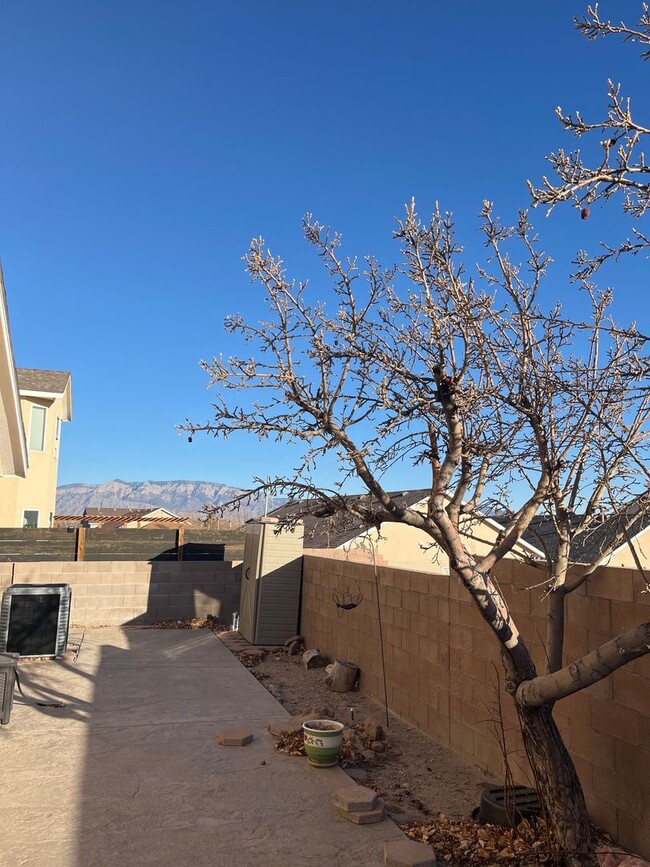 Building Photo - Awesome 4 bedroom home is desirable Cabezo...