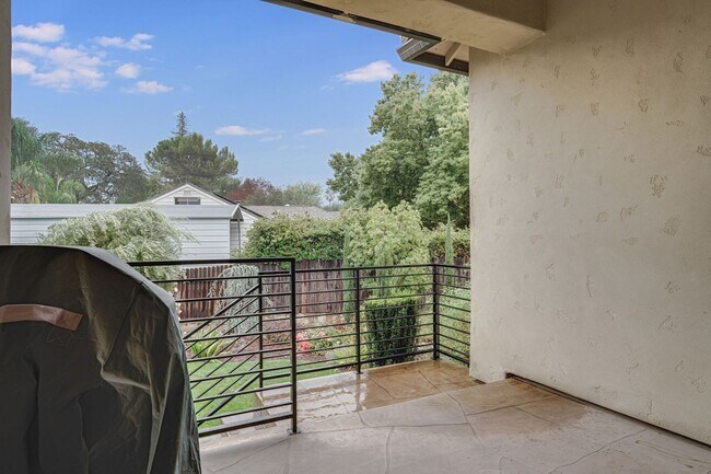 Building Photo - Utilities Included! Luxury Single-Story Ho...
