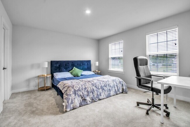 Building Photo - 4966 Brauer Dr