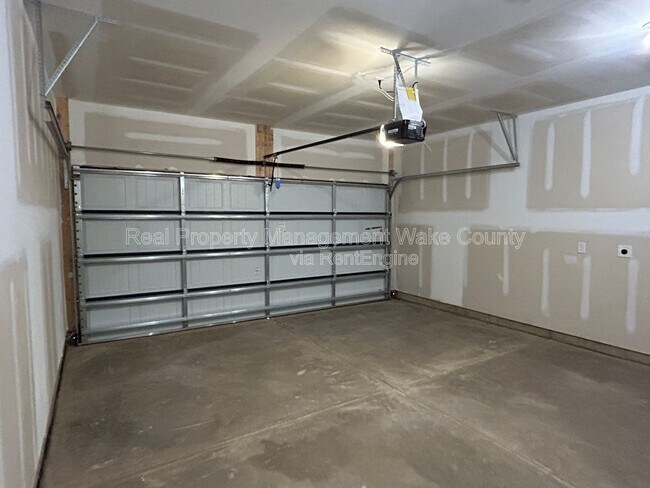Building Photo - 2795 Cassius Dr