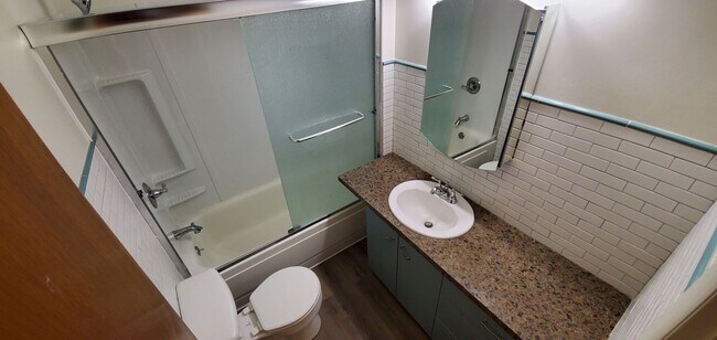 Building Photo - Charming 4-bedroom in Golden