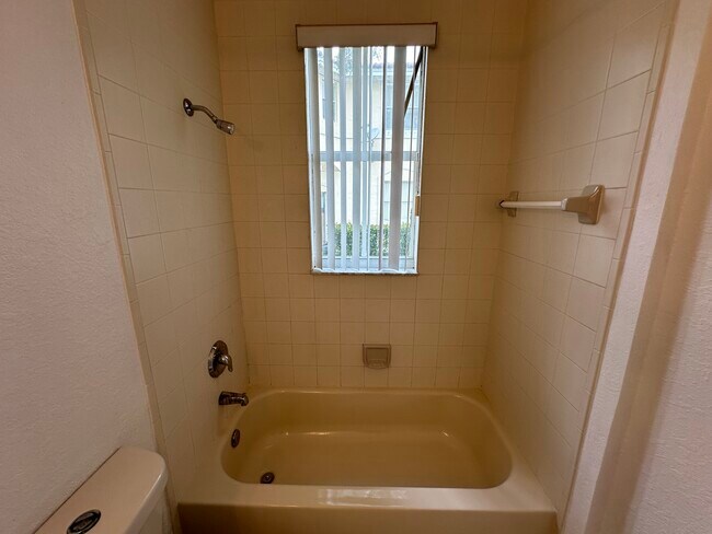 Building Photo - 2650 SE 16th Ter