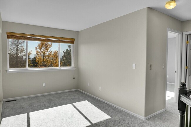 Building Photo - $2,695.00, 4 bed, 3.5 bath, located in Col...