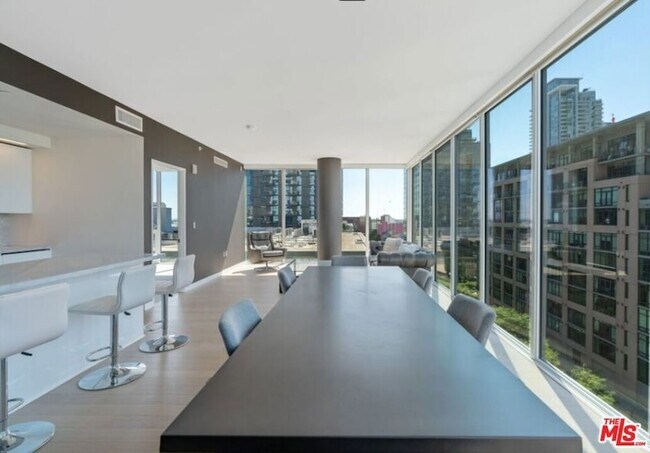 Building Photo - 1050 S Grand Ave