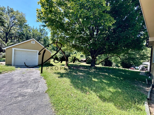 Building Photo - 9623 E 9th St S