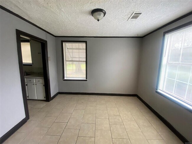 Building Photo - 3577 Whiting Ave