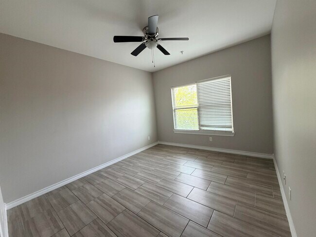 Building Photo - 5601 Cuenca Dr