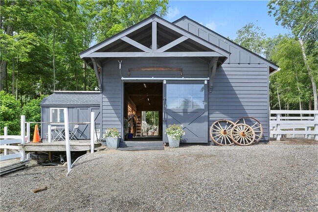 Building Photo - 141 W Norwalk Rd
