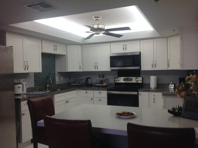 Building Photo - 7950 E Camelback Rd