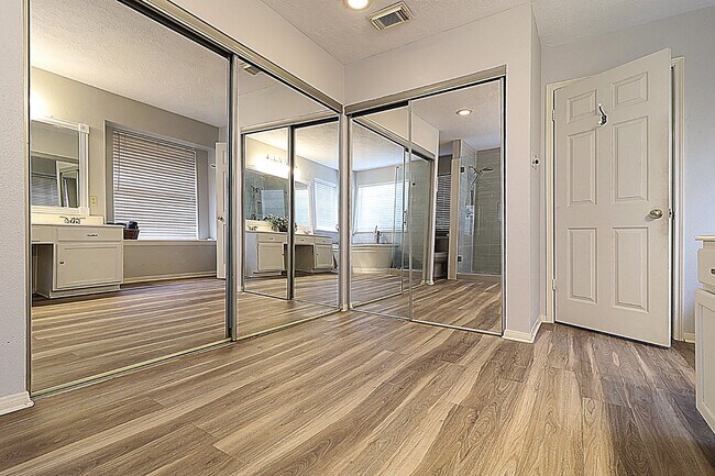 Building Photo - 3510 Cypressdale Dr