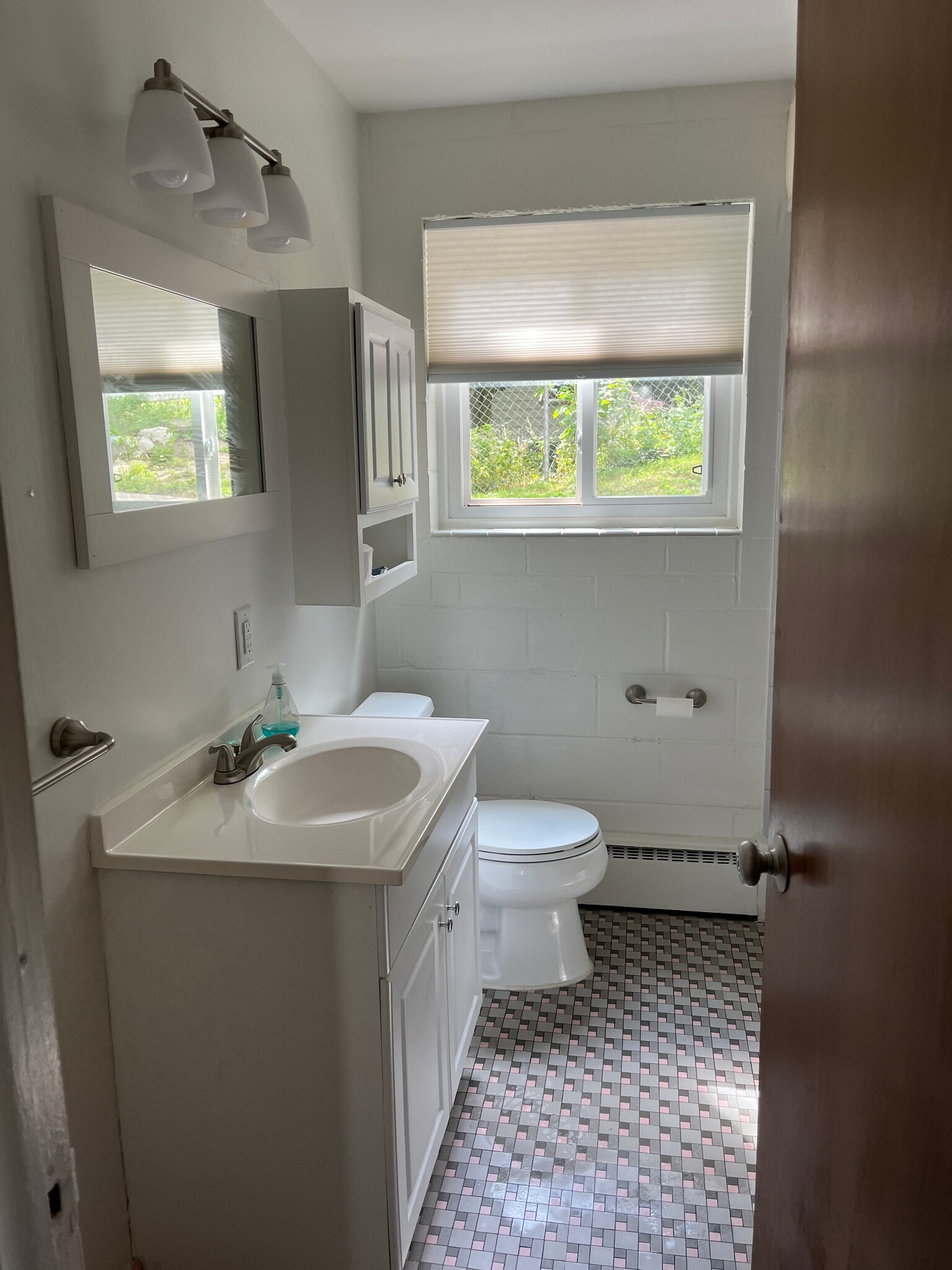 Another bathroom view - 1720 Orchard St