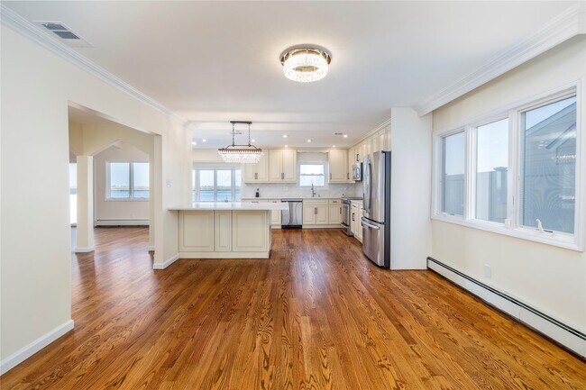 Building Photo - 4047 Greentree Dr