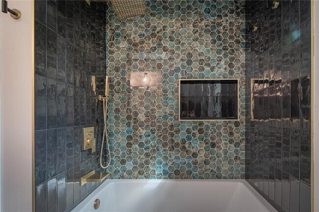 Building Photo - 1097 Eden Isle Blvd NE