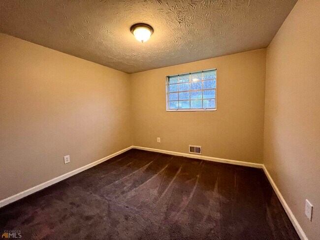 Building Photo - 107 Kristy Ln