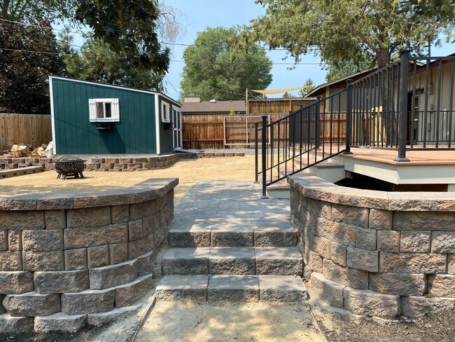 Building Photo - 1261 NE Dempsey Dr