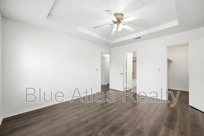 Building Photo - 916 Hilltop Dr