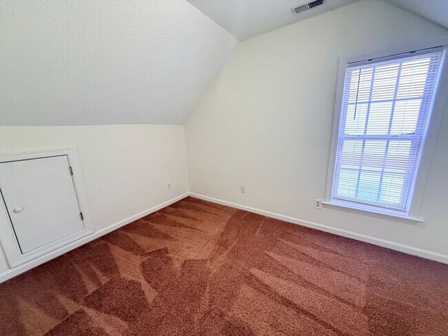 Building Photo - 1529 Crag Burn Ln