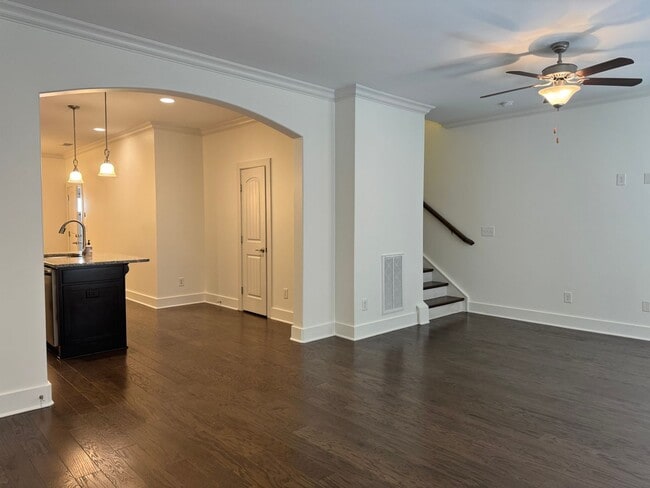 Building Photo - Beautiful 3BR Townhome in Franklin