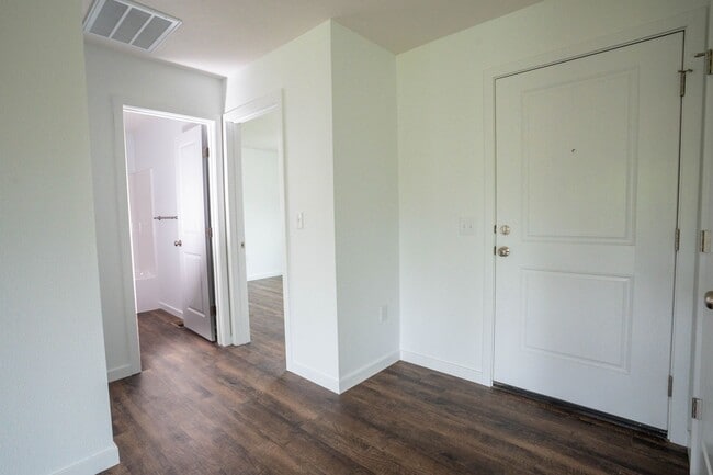 Building Photo - BRAND NEW 3 BEDROOM HOME - BOLIVAR, MO