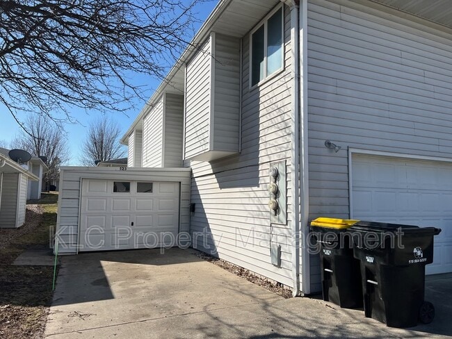 Building Photo - 523 S 11th St