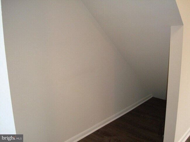 Building Photo - 204 Cameron St