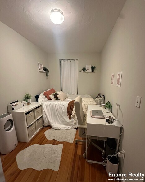 Building Photo - 220 Hanover St