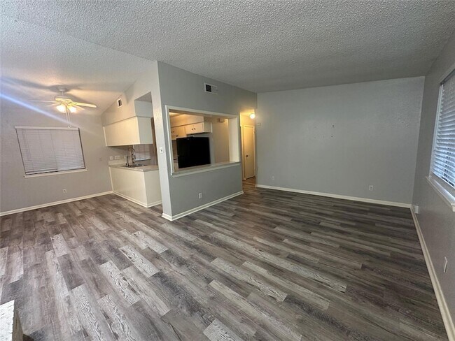 Building Photo - 8910 Little Walnut Pkwy