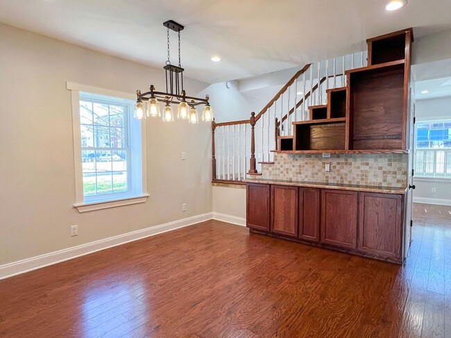 Building Photo - Recently Renovated 3-Bedroom, 2 Bath Bridg...