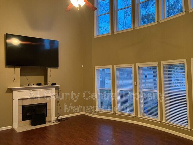 Building Photo - 8038 Mary Alice Way