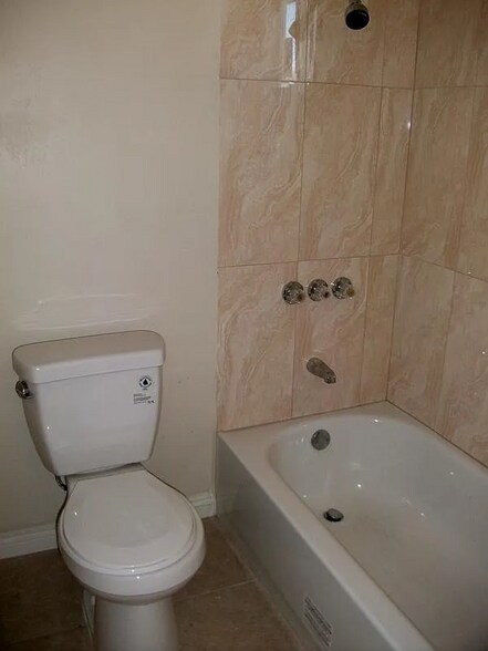 Building Photo - 26001 Juanita St