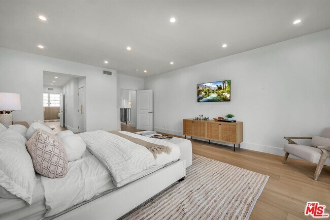 Building Photo - 2205 Canyonback Rd