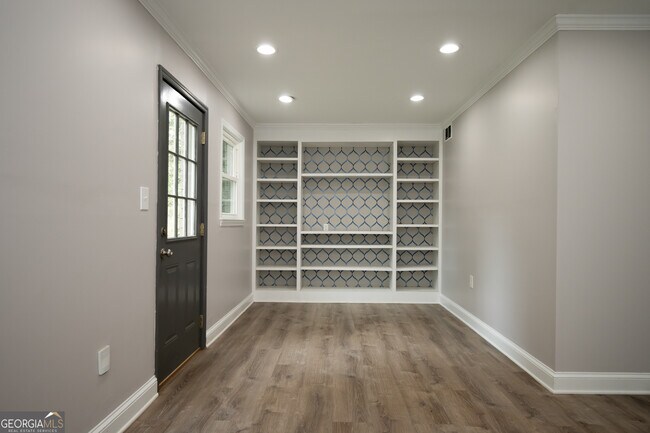 Building Photo - 1030 Carriage Hill Rd