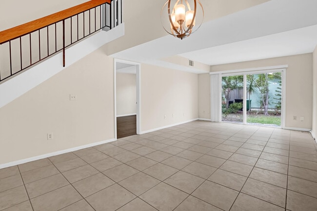 Building Photo - 1722 SE Balmoral Ct