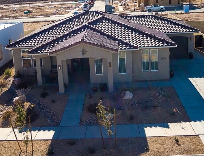 Primary Photo - Beautiful Desert Color Home