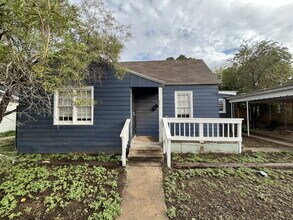 Building Photo - 2 Bed, Charm and All Bills Paid!