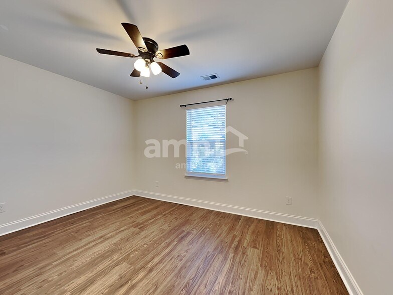 Building Photo - 104 Stagecoach Ln