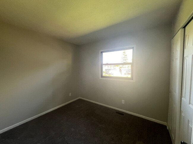 Building Photo - Newly Remodeled 3 bed ranch in Normal!