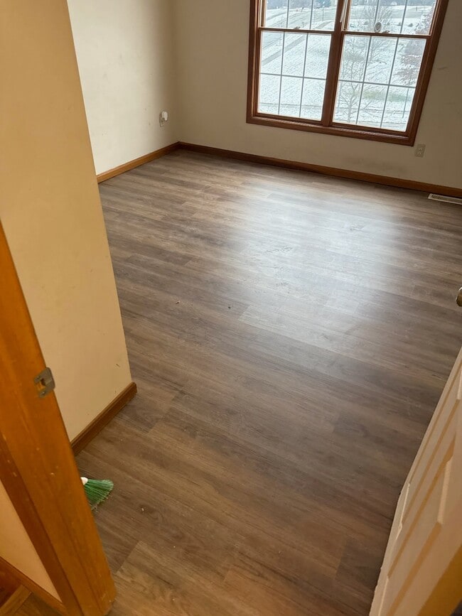 Building Photo - 27355 Tinkers Valley Dr