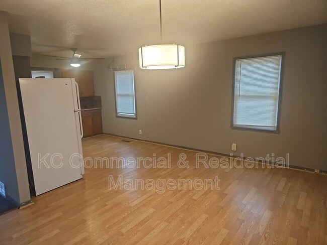 Building Photo - 6713 NW Evelyn St