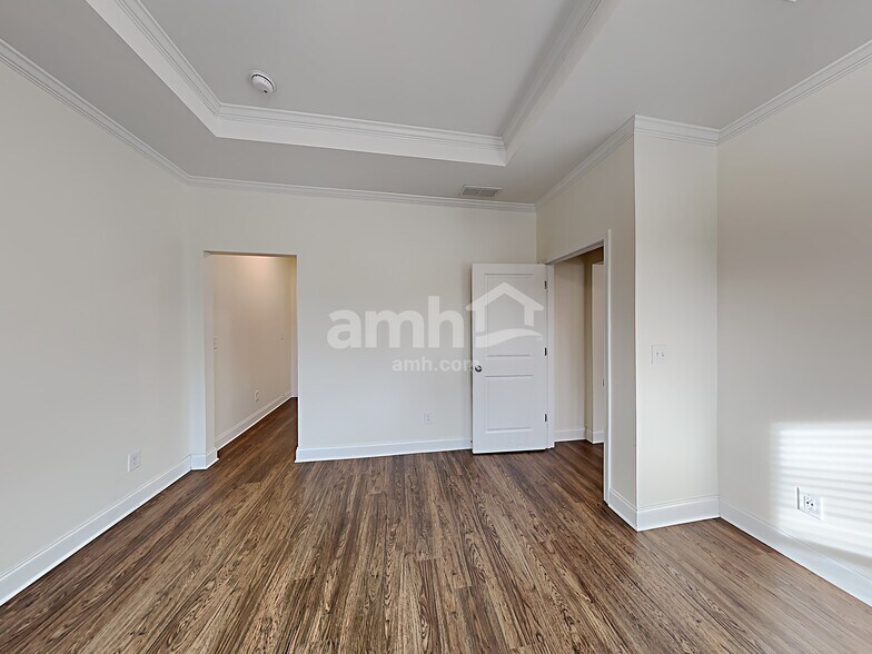Building Photo - 145 Lindridge Dr