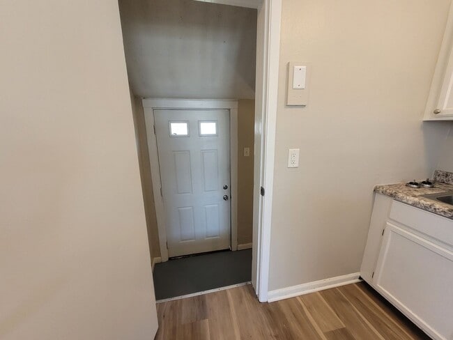 Building Photo - Pet Friendly Home near SW 9th, minutes fro...