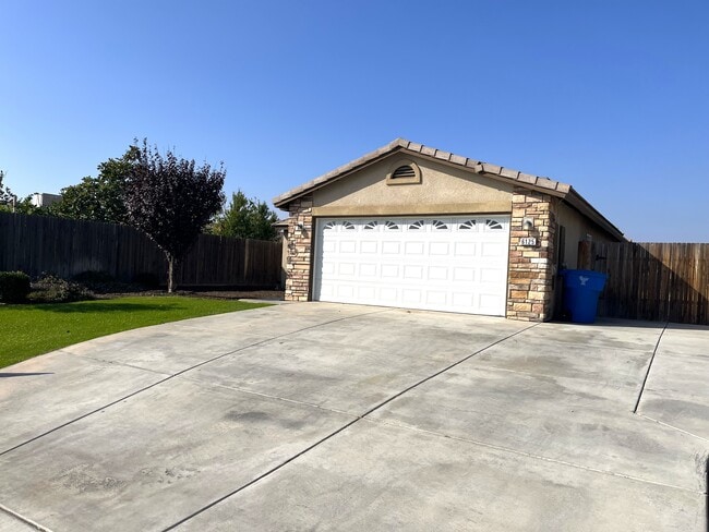 Building Photo - 6125 Kendra St