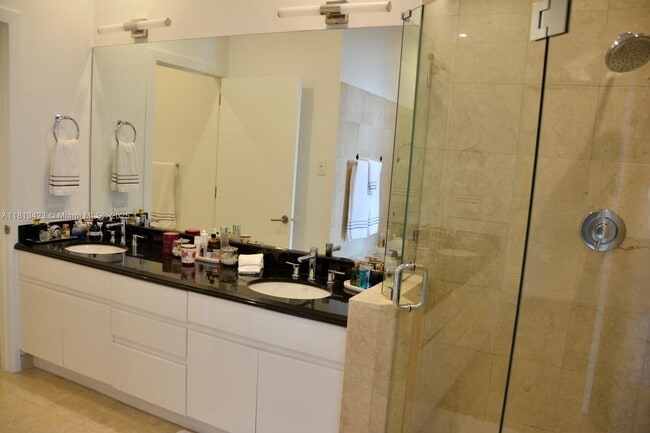 Building Photo - 848 Brickell Key Dr