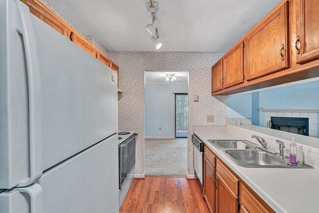 Building Photo - 3372 Forest Ct
