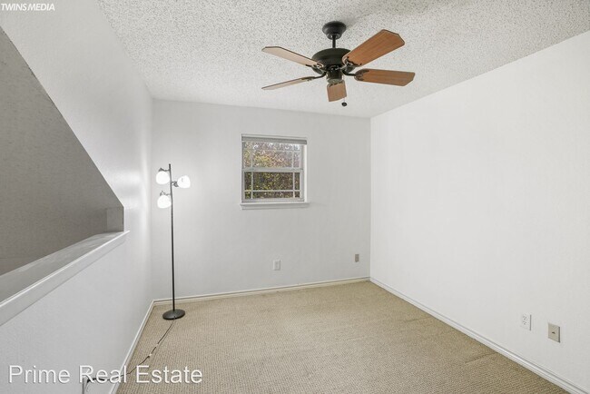 Building Photo - 2 br, 1 bath House - 4618 Cedar Pass Unit C